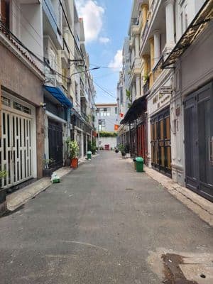 Nhà trệt 2 lầu tum đối diện vạn phúc