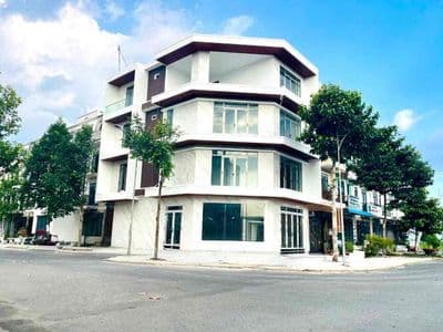 Cho thuê nhà trệt 3 lầu có nội thất góc 02 mặt tiền kdc hồng loan