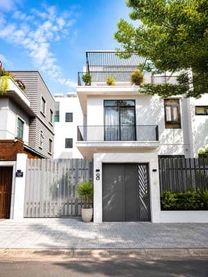 Villa sân vườn q7! khu compound- view công viên! chỉ 35tr/tháng