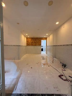 4,5 x 16m đang sơn sửa mới