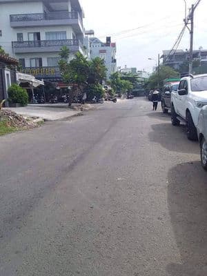 Cho thuê kho cấp 4 hẻm xe tải đường Lê Đình Cẩn, DT: 14x18m, 20tr/th