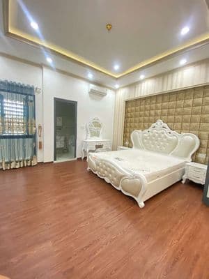 Cho thuê nhà 3 tầng gần cầu hòa xuân