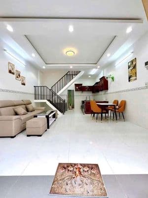nhà đầy đủ nội thất hẻm Lê Anh Xuân