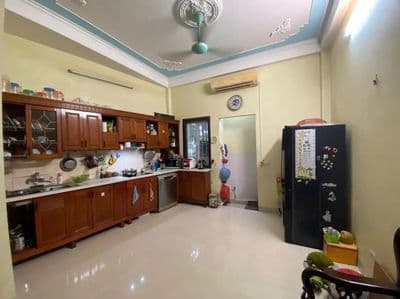 Cho thuê nhà phố khương đình 50m2, 4t, gần ôtô, đủ nt, vào ở ngay.