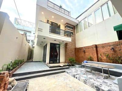 Cho thuê nhà 3 tầng 3 phòng ngủ có sân vườn thoáng mát gần biển bắc nh