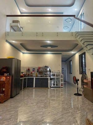 Nhà Phú Tân trệt lửng. 3 PN, 2 wc. Đường nhựa lớn. Giá 1ty950.sổ rieng