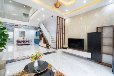 Cho thuê nhà 2 tầng mới đẹp: đường điện biên phủ -gần siêu thị aeon