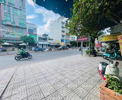 Mbkd mặt tiền đường tây thạnh 9x30m cấp 4 suốt bạt mái kéo có lề rộng