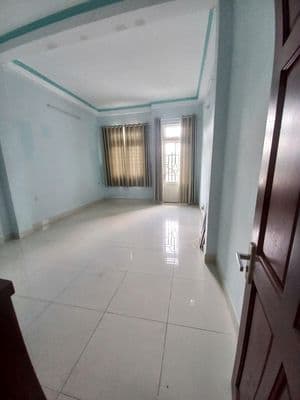 Cho thuê rẻ nhà 2 lầu 4 phòng mt đường số 8, gần Chợ Tân Quy