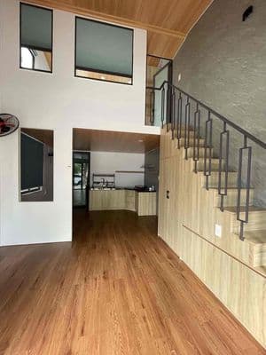 Cho thuê nhà nguyên căn 100m2 mt Vũ Văn Cẩn gần FPT giá 10tr