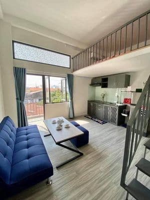 Căn hộ ban công mới 100% - full nội thất - ngay vincom quang trung
