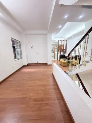 Cho thuê nhà 6 ngủ phố Lương Yên - Cực rộng 70m2 - Ở ngay