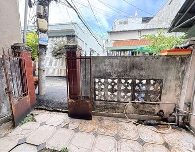 Hẻm xe hơi vf3 -xây kiên cố vài nước sơn như mới