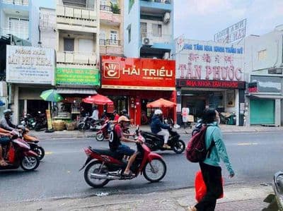 Cho thuê mặt bằng đông đúc-quận 11(co sân rộng)