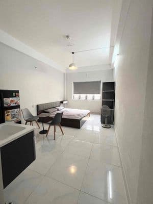 Cửa sổ ban công full nội thất đường Nguyễn Văn Công, ngay cv Gia Định