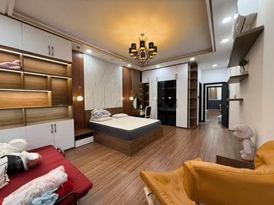 Cần cho thuê mặt bằng đẹp 6,5x25m, trệt, lầu,đường Huỳnh Tấn Phát, Q7.