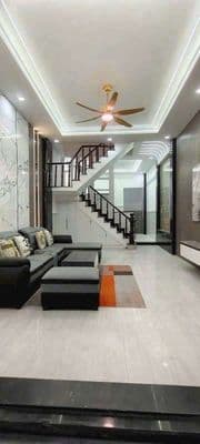 nhà mới có nội thất như hình (ko máy lạn) 4pn 3wc.hẻm thông ôtô