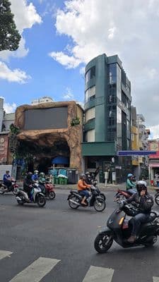Ngay mặt tiền Trần Hưng Đạo Quận 5- 5x11m 4 tầng tiện kinh doanh