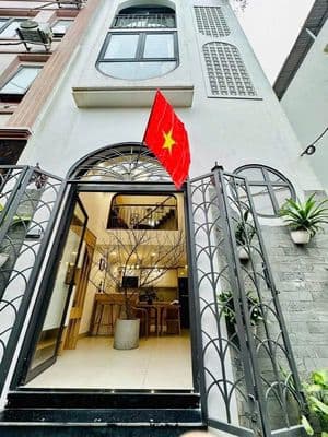Cho thuê nhà Bát Khối - Cự Khối - Ô tô đỗ - Full đồ ở ngay. Giá 8,5tr