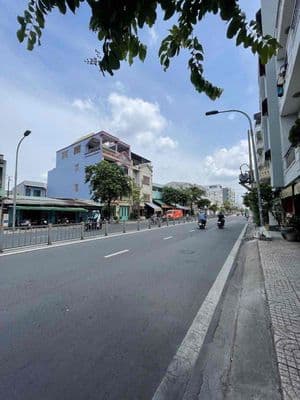 Mặt tiền kinh doanh q6 - sát chợ lớn - 2 tầng btct