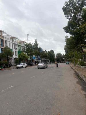 Nhà trệt 3 lầu mặt tiền Trần Văn Trà