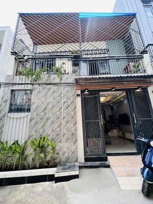 Nhà đẹp full nội thất 2 phòng ngủ hẻm 911// quang trung