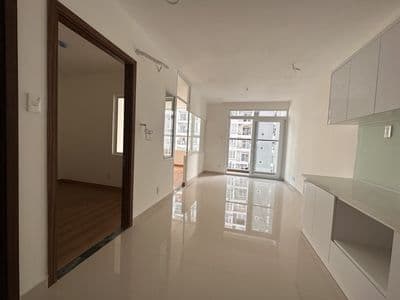 Cho thuê căn hộ 2pn 1wc nhà trống giá 8tr, đẩy đủ nội thất 10tr