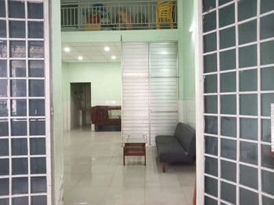 bán đất tặng căn nhà cấp 4, 1 trệt+ 1 lửng hoặc cho thuê 6triêu/ tháng