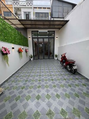 Nhà Mới Có Sân Đậu Xe Hơi, 5 Phòng Ngủ, Đ. Xe Hơi Đậu Cửa Mai Hắc Đế