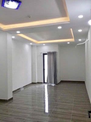 Chính Chủ Cho Thuê Phòng Ban Công , Rộng 40m2 , Thang Máy , Bảo Vệ