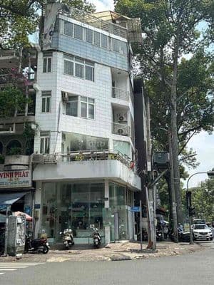 Góc 2mt an dương vương trần bình trọng q5 dt 12x6m 4 lầu