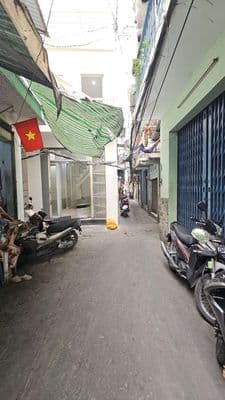 Nhà 2 lầu đúc hẻm thông thoáng khu trung tâm TP