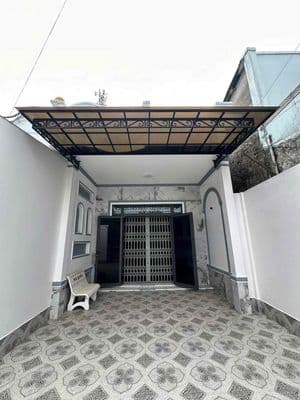 Giãm sốc nhà mặt tiền lộ cái