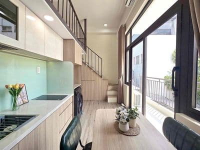 Duplex có gác kèm theo chiếc ban công xinh lung linh ngay tại q9