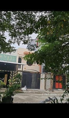 Nhà mt đẹp cách fpt 1,5km