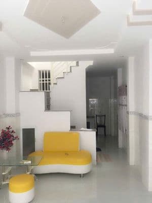 Cho thuê nhà nguyên căn mặt tiền đường Cách Mạng Tháng Tám, Quận 3