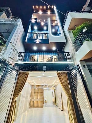 Nhà Hxh sát mặt tiền nhà thật giá thật đúng y hình ko phải AI cần bán