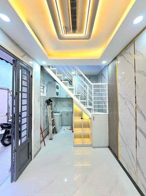 Nhà có sổ hồng đồng sở hữu 2 lầu, cạnh bên Q7