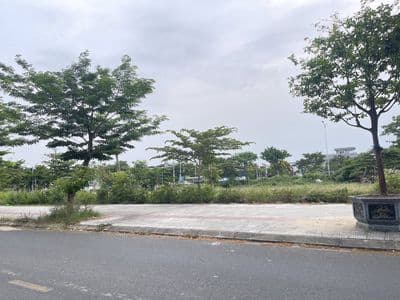 Bán 300m2 ngang 15m phạm xuân thâm,hòa quý-lh o796.6̲4̲6̲.6͙3͙6