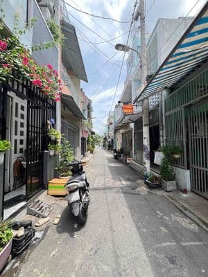 S.iu r.ẻ- hxh thông - nhà đẹp bình tân- 32m2-2 tầng -2pn-2wc