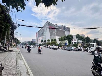 Nhà đẹp MTKD đường 60m Tên Lửa 4,5 x 20m 4 tầng LỀ 8m - SÁT AEON 20m
