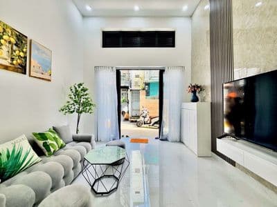 Nhà đẹp gần sân bay – hẻm 4m – 3pn – chỉ hơn: 6.xty.