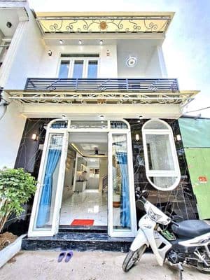 Bán nhà mới hoàn thiện - xe hơi tới gần nhà