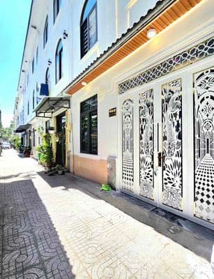 nhà 3 phòng ngủ có sổ hồng, gần cầu Phú Xuân Huỳnh Tấn Phát