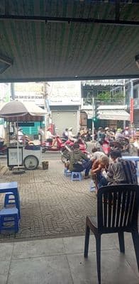 Share 1/2 mặt bằng sân đường đông đúc