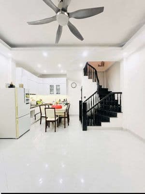 Phố Yên Hoà có căn nhà đẹp, 40m2*5T, gần phố, dân xây, lô góc, ở luôn