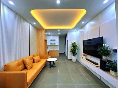 Quá đẹp nhà phố Lạc Long Quân, cực gần phố, ngõ nông, nội thất xịn