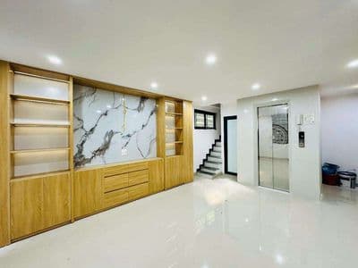 Nhà xinh phố Lạc Long Quân, 6 tầng thang máy, 3 bước ra phố, ở sướng