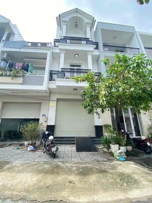 Cho thuê nhà trệt 2 lầu trang bị nhiều nội thất khu dân cư hưng phú