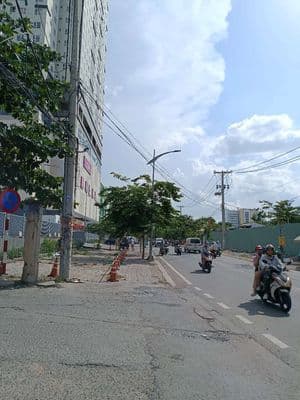 Nhà rộng 2PN Cao lỗ kế bên Parcmall.